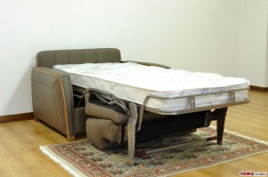 Lido C Leder-Schlafsofa mit sichtbarem Holz