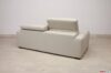 modernes Sofa mit erhöhter Kopfstütze von hinten gesehen