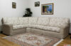 Klassisches Ecksofa mit geblümtem Stoff