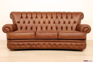 Doge Chesterfield Sofa mit hoher Rückenlehne aus cognacfarbenem Leder im Used-Look