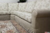 Klassisches Ecksofa mit runder Armlehne