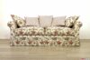 Klassisches Sofa mit abnehmbaren Kissen aus geblümtem Stoff