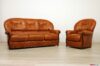 Klassisches Wohnzimmer aus braunem Leder und Holz