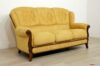 Klassisches Sofa aus Holz und Stoff