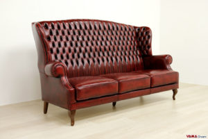 Bergère Sofa Holmes 3-Sitzer mit hoher Capitonné Rückenlehne in rotem Leder