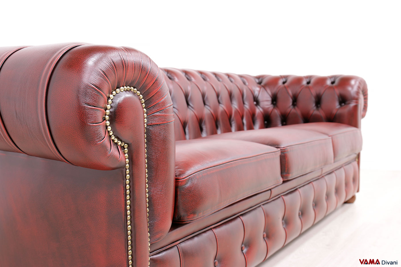 Chester England Sofa gealterte Messingnieten