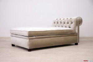 Chesterfield-Chaiselongue aus glänzendem beigem Samt