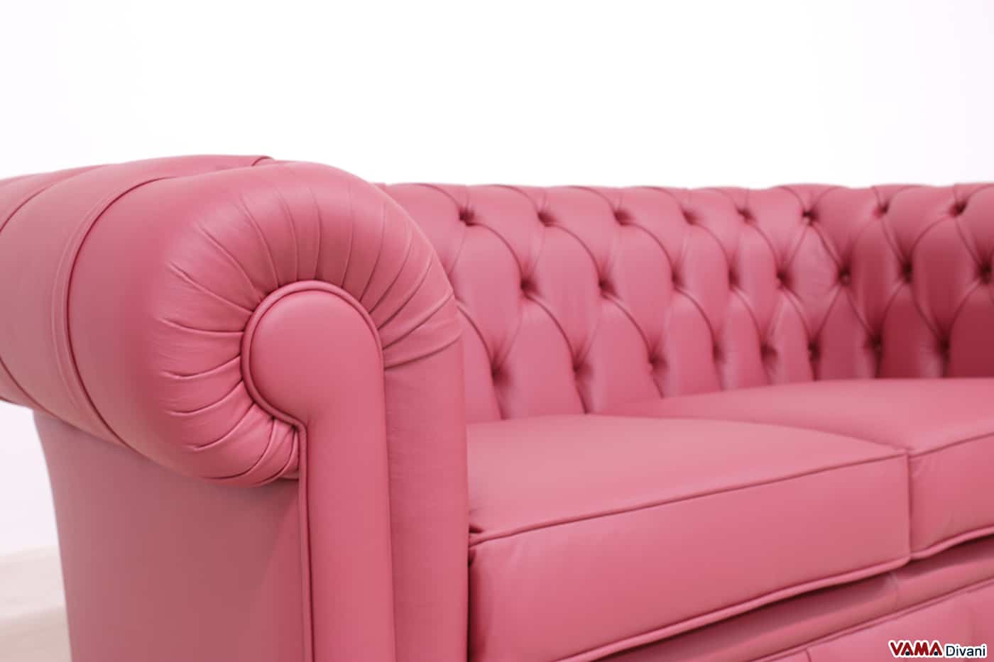 Sitzkissen des 2-Sitzer Chesterfield Sofas in dunkelrotem Leder