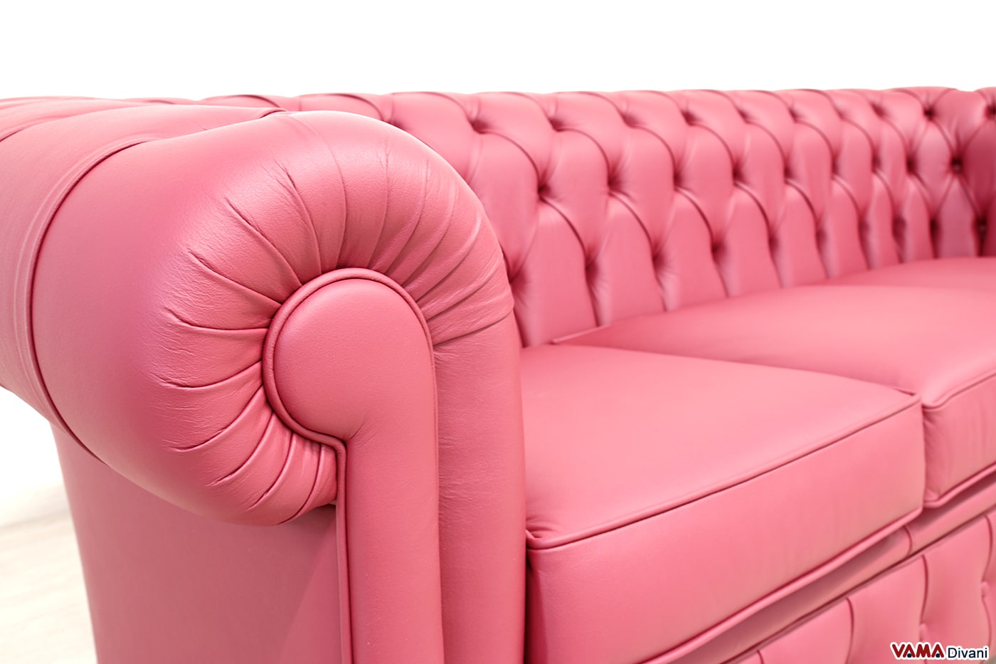 Verarbeitung der Armlehne Chesterfield Sofa dunkelrot