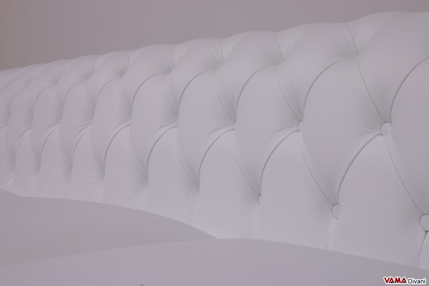 Capitonné-Rückenlehne des Chesterfield Club-Sofas